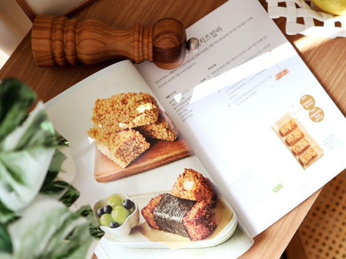 《暖心主婦的月間家常便當:一次料理,一整月省心的冷凍常備菜》(따뜻한 여사의 월간 집밥: 한 번 요리로 한 달이 편한 밀프렙)